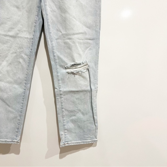 Madewell Mid-Rise Classic Straight Jeans in Wellingford Wash: Knee-Rip Edition - Picture 6 of 14